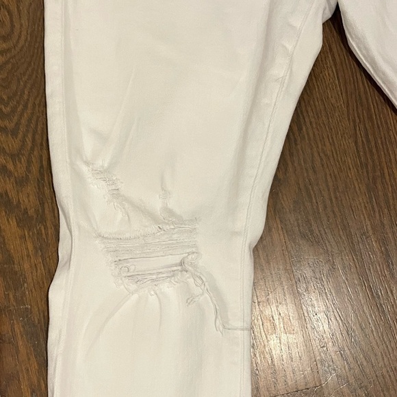 Frame Le Pixie Beau White Jeans. 27 F old
Money quiet luxury academia - Picture 3 of 8